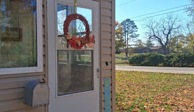 Great Location! Cozy 2 Bedroom-Close to Parks and Attractions, Great Sunsets!