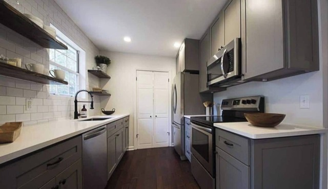 Great Location .Cute Cottage in Hip East Nashville