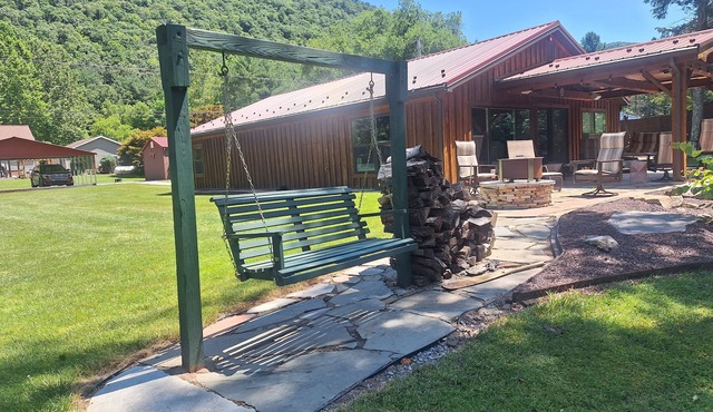 Great location directly on Big Pine Creek with trail access