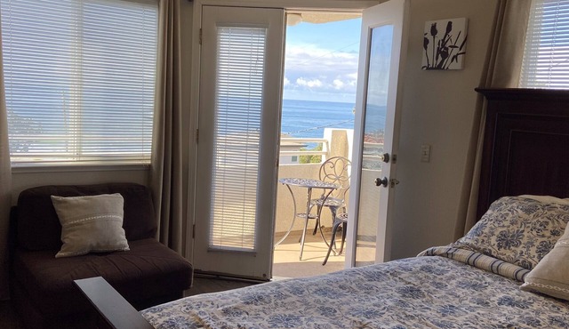 Great location! Easy beach access! Sleeps 12