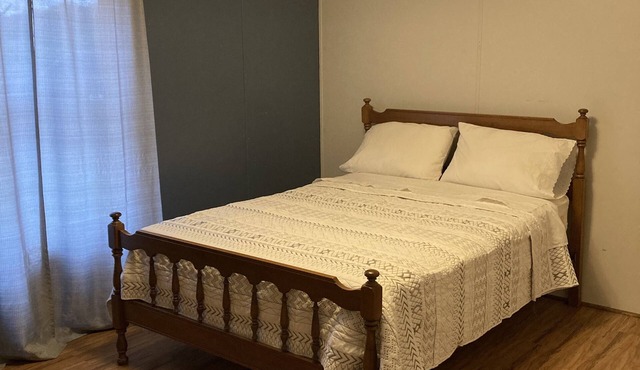 Great location for hunters/fishermen! Conveniently located near lakes and parks.