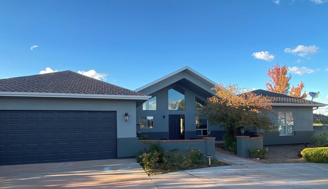 Great location, golf or Temple and newly remodeled. 3 bed, 3 bath in Snowflake