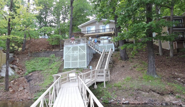 Great Location! Heart of Horseshoe Bend-2MM in Lake of the Ozarks.