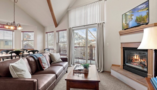 Great Location. Hot Tub. Nice Views.Balcony.