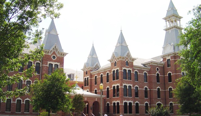 Great location in Knights Inn Franklin Ave Waco, Parking