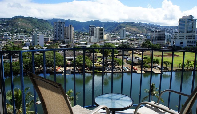 Great Location in Waikiki! Views of mountains, city, and ocean!