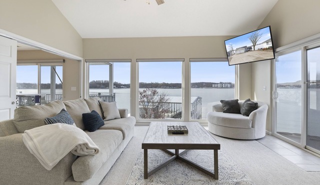 Great Location, Lake Views, Dock Seating