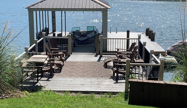 Great Location! Large Cove !