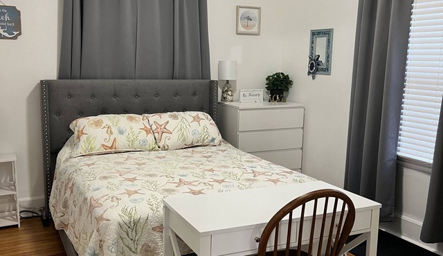 Great location. Linens included!