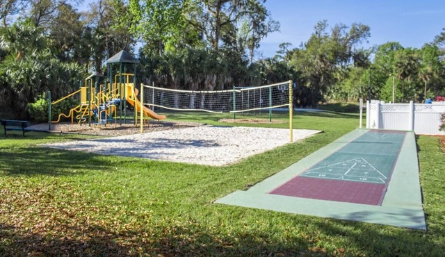 Great Location! Minutes Away from Downtown, Free Breakfast & Parking