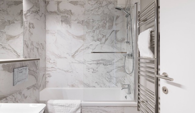 Great Location! Modern, clean 2 bedroom apartments Bedford