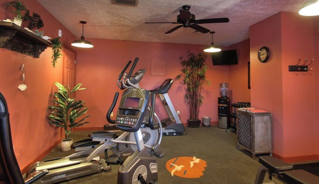 Great location near beaches, shopping and restaurants