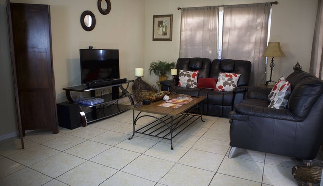 Great Location Near Downtown & Airport