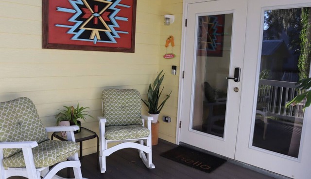 Great Location! Nights of Lights - Free Parking + Pet Friendly!