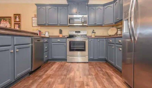 Great Location on Lake Martin! Close to everything, has a pool and a boat dock!
