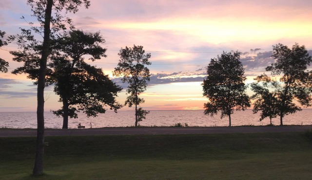 Great location on Lake Mille Lacs!! Sleeps up to 8