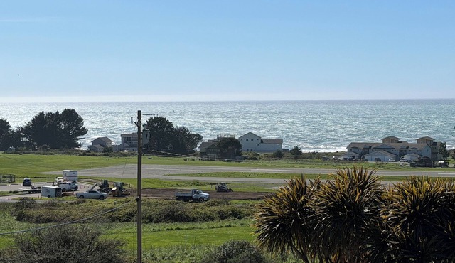 Great location on a 9 hole, golf course, short walk to the ocean.