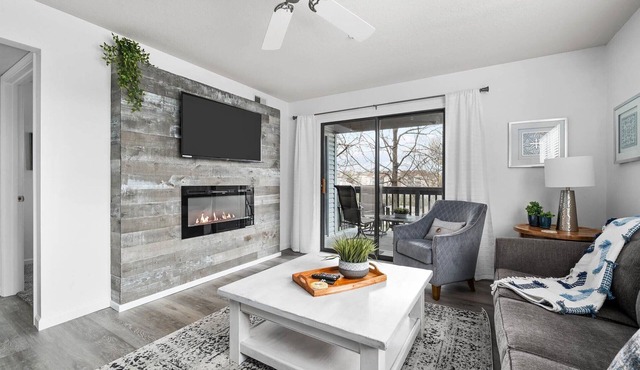Great Location + Pools + Golf Views + Resort Amenities!