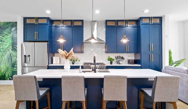 Great location! Spacious 6BD Home + Garage!