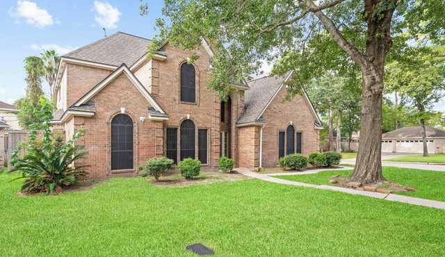 Great Location, Spacious, Covered Pergola, Pool Table, Games 3,343 sqft Spaces