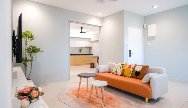 Great location, surrounding with eatery center, walkable to food area.