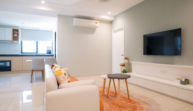 Great location ,surrounding with eatery center, walkable to food area.