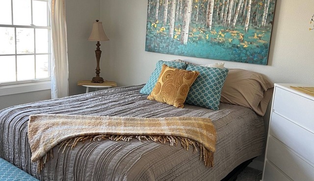 Great location to walk to Surf, public lake access and downtown. Charming duplex
