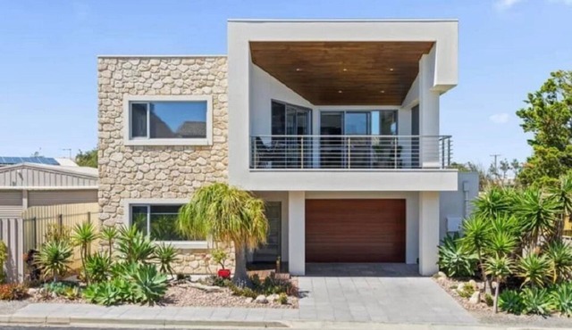 Great Location views to Noarlunga Jetty and Beach