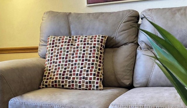 Great Location! Very Clean 1-Bedroom Townhouse