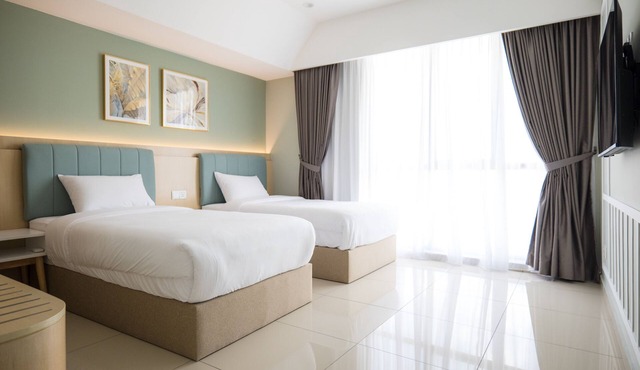 Great location, walkable to food area., easy access to everywhere.