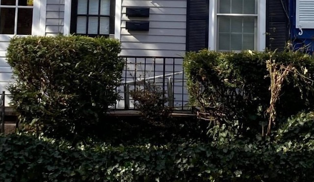 Great Location! Walk to Downtown Annapolis, w/ full kitchen washer/dryer...
