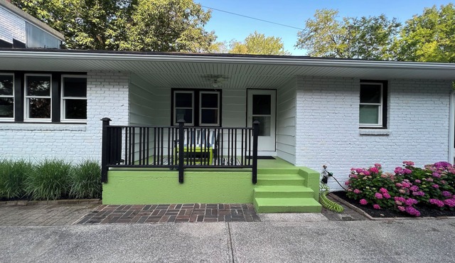 Great Location.Walk to beach and Downtown