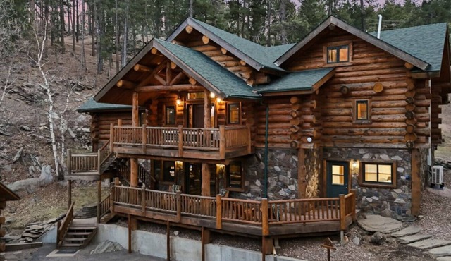 Great Lodge at Hillside: Iconic 6K Sqft Log Lodge