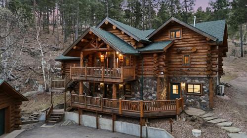 Great Lodge at Hillside- Iconic 6K Sqft Log Lodge
