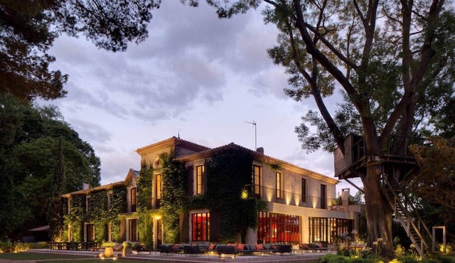 Great luxury at the foot of the Chateau