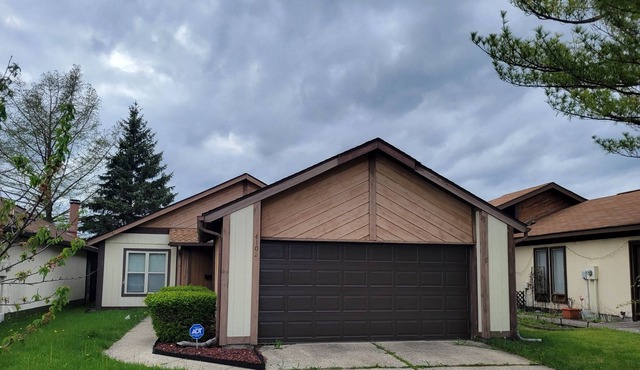 Great luxury condo- close to highway, downtown, airport and more!