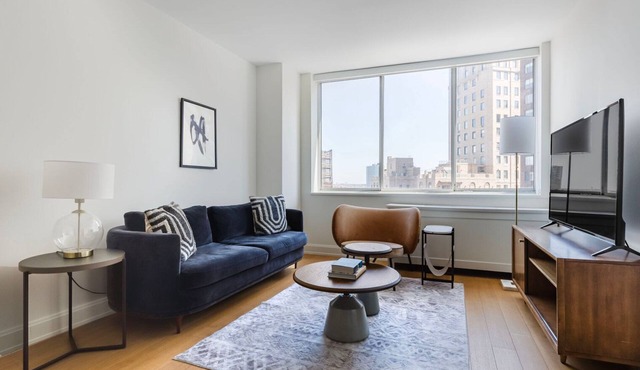 Great Midtown East 2BR w/Gym, Roofdeck & W/D, nr Parks, by Blueground