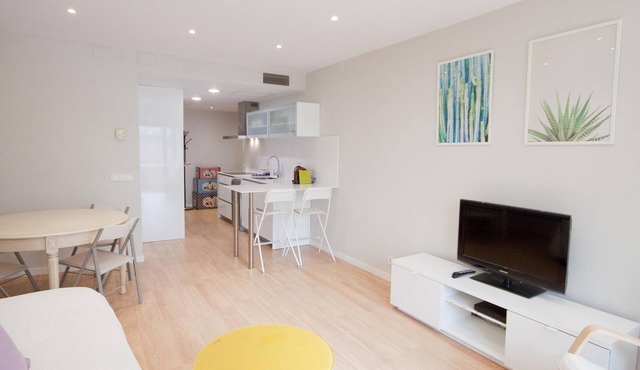 Great modern 1bd apartment with balcony and lift in Gran Via