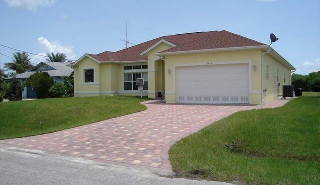 Great modern spacious villa beautifully located on the water