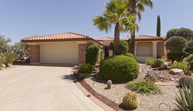 Great mountain views overlooking the San Ignacio golf course and pond with fountain