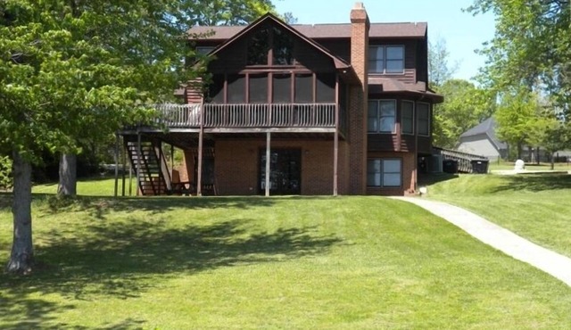 Great Multi-Family Getaway! Waterfront - 5 BR's