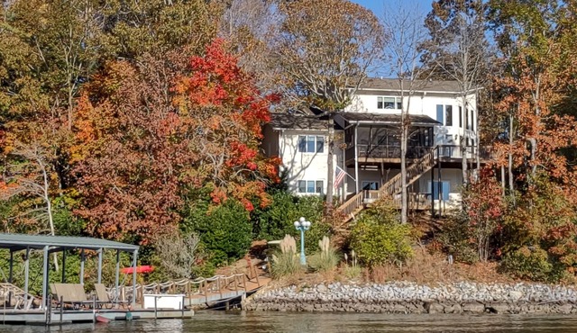Great Multi-Generation Vacation Home on Beautiful Lake Keowee!
