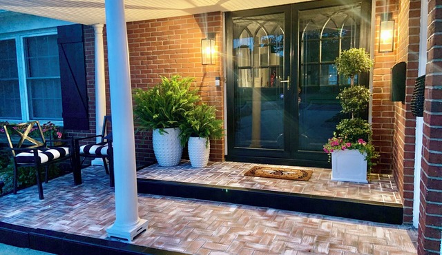 Great ND Tailgating House! Open floor plan and close to Notre Dame.