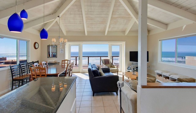 GREAT OCEAN VIEWS, LAST MINUTE DEAL! BOOK NOW -BEAUTIFUL BEACH HOME!