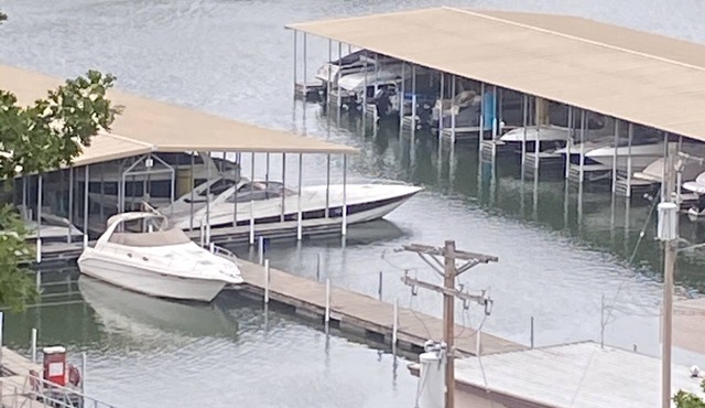 GREAT OFF SEASON RATES! 2 BEDROOMS LAKEVIEW AND CLOSE TO EVERYTHING!