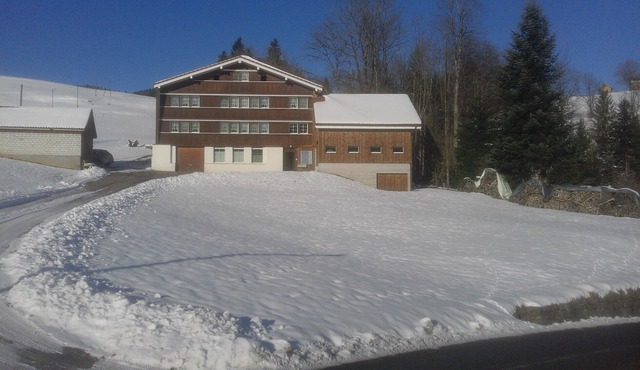 great offer: hiking, skiing, suspension railway, tobogganing, climbing park and customs .