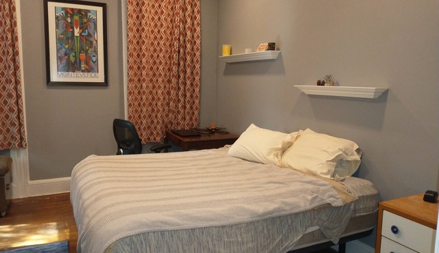 Great Old 2 Bedroom House 30 Minutes to NY Large Fenced Yard and Parking