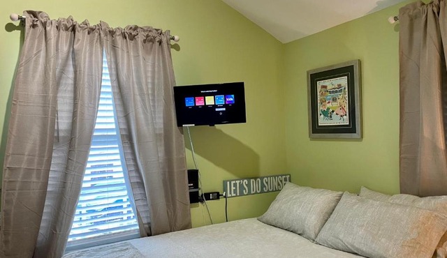 Great Old Town Location, Steps from Mallory Square