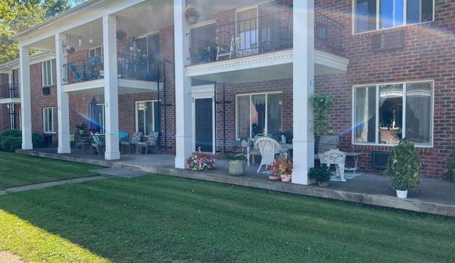 Great One Bedroom Apartment Conveniently Located