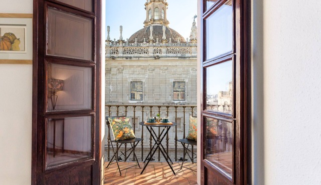 Great "Pied a Terre" for 2 with parking and views